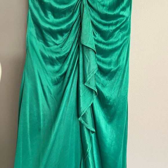 Formal Wear - Picture 2 of 4